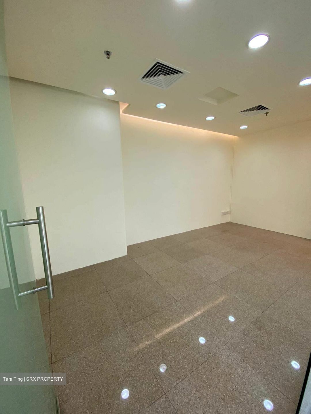 International Plaza (D2), Office #470679461